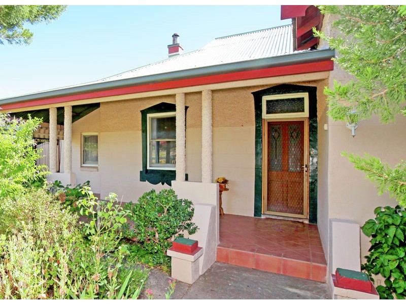 17 Pretoria Ave, Junee NSW 2663