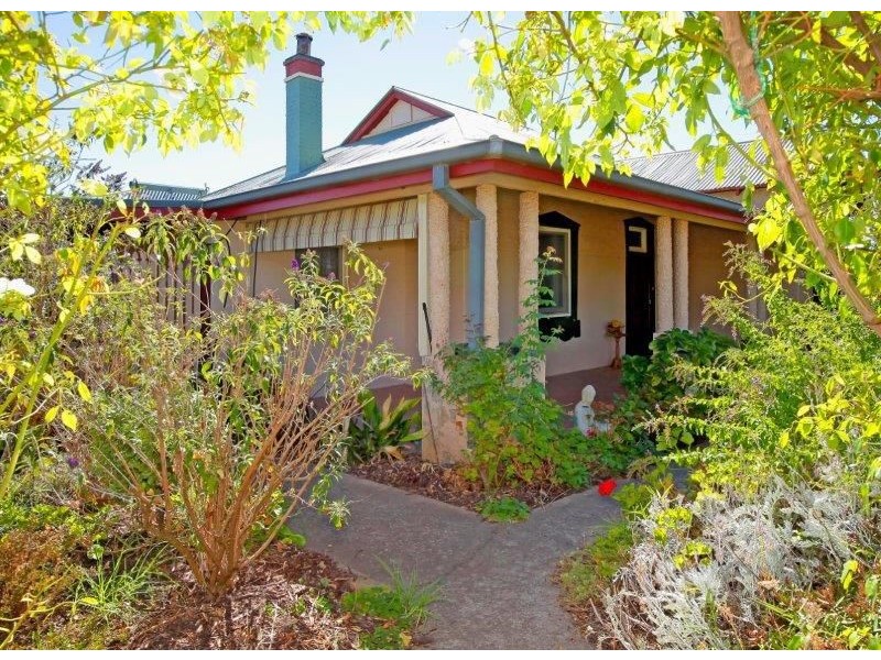 17 Pretoria Ave, Junee NSW 2663