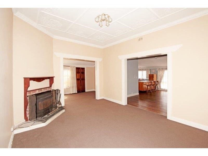 17 Pretoria Ave, Junee NSW 2663