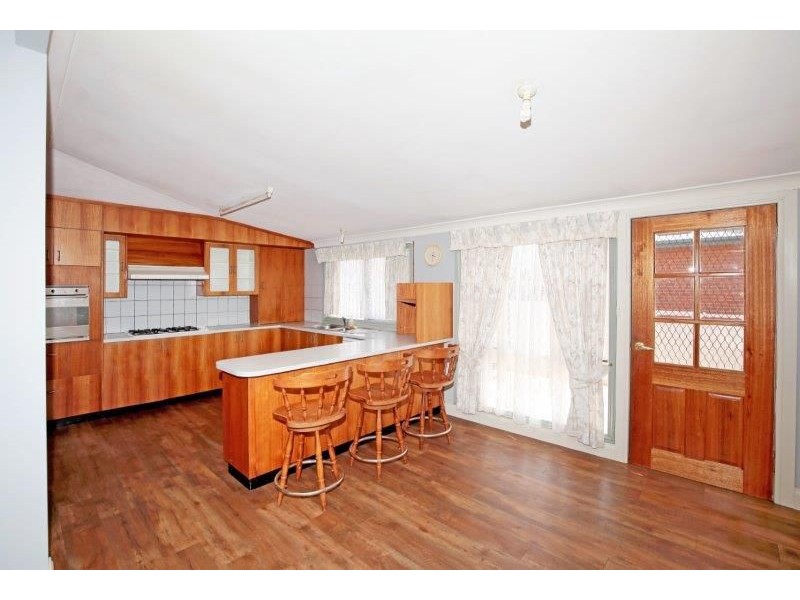 17 Pretoria Ave, Junee NSW 2663