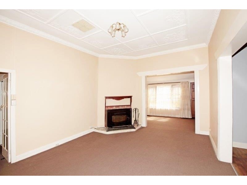 17 Pretoria Ave, Junee NSW 2663