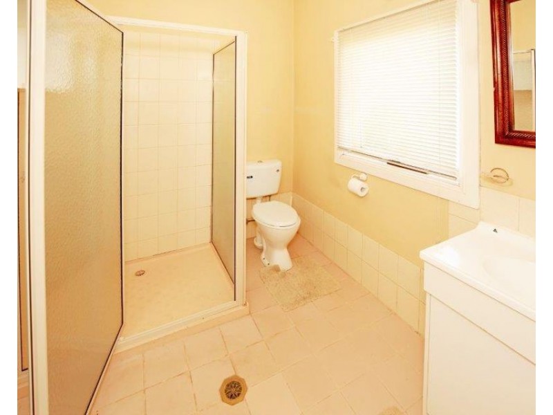 17 Pretoria Ave, Junee NSW 2663