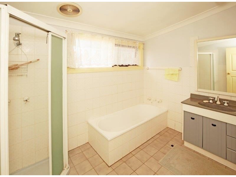 17 Pretoria Ave, Junee NSW 2663