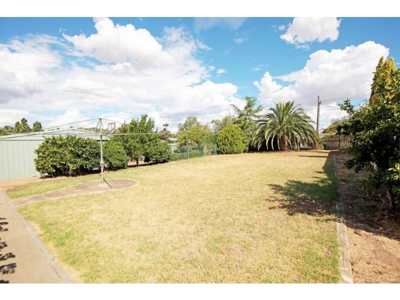 17 Pretoria Ave, Junee NSW 2663