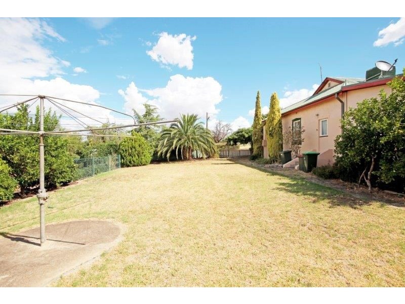 17 Pretoria Ave, Junee NSW 2663