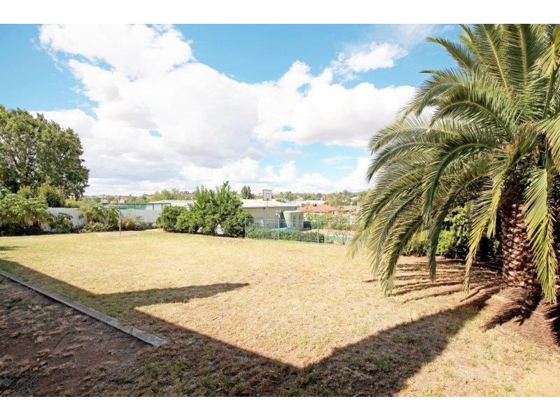 17 Pretoria Ave, Junee NSW 2663