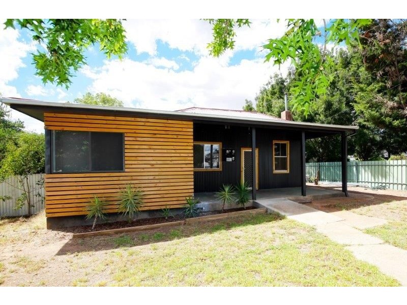 4 Elizabeth Street, Junee NSW 2663