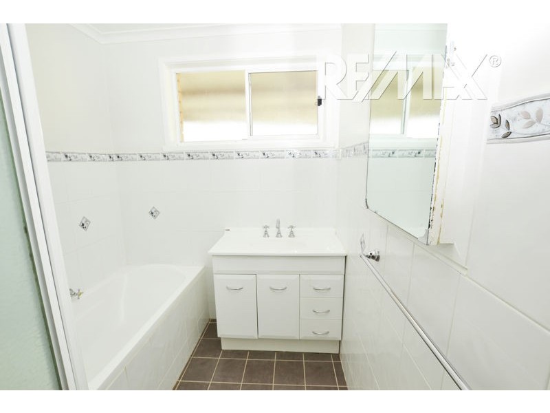 9 James St, Junee NSW 2663