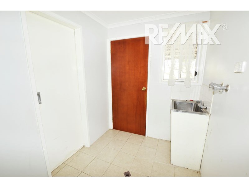 9 James St, Junee NSW 2663