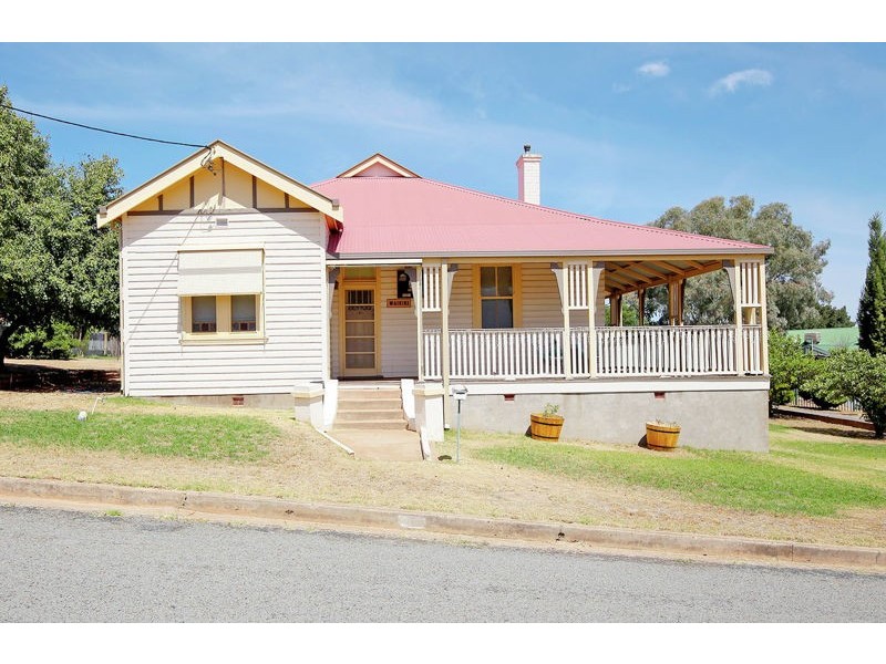 3 Golf Ave, Junee NSW 2663