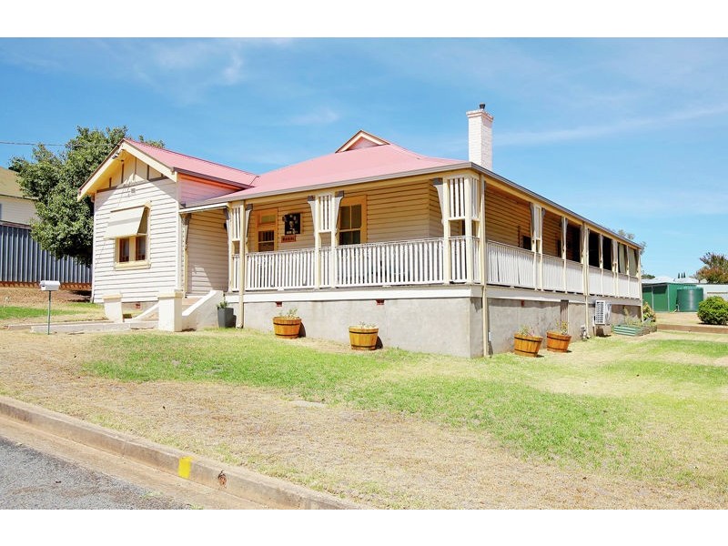 3 Golf Ave, Junee NSW 2663