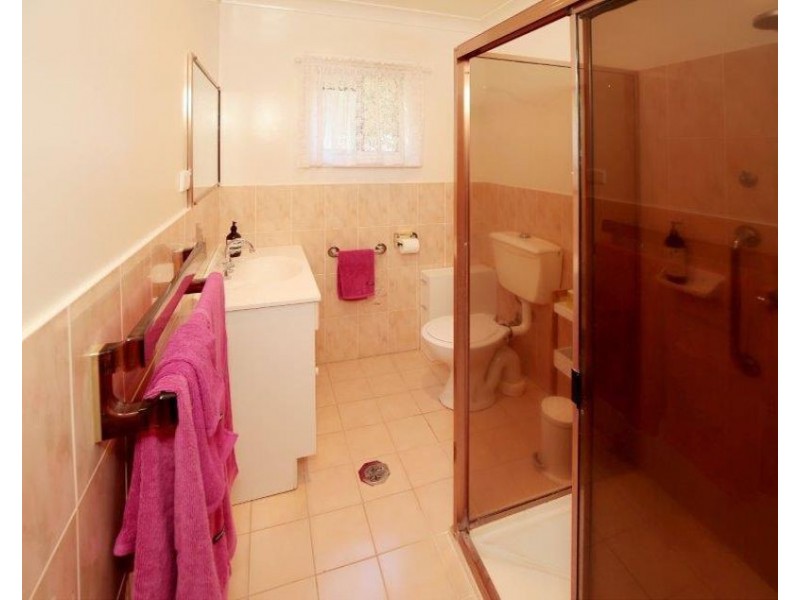 3 Golf Ave, Junee NSW 2663