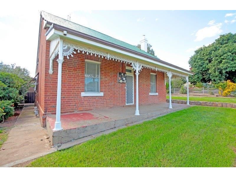 34 William St, Junee NSW 2663