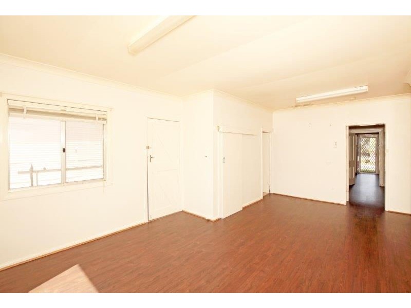 34 William St, Junee NSW 2663