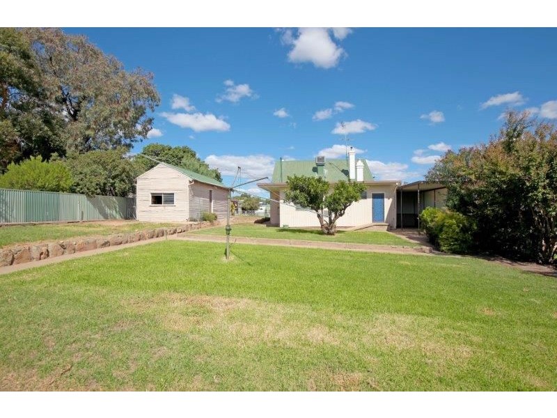 34 William St, Junee NSW 2663