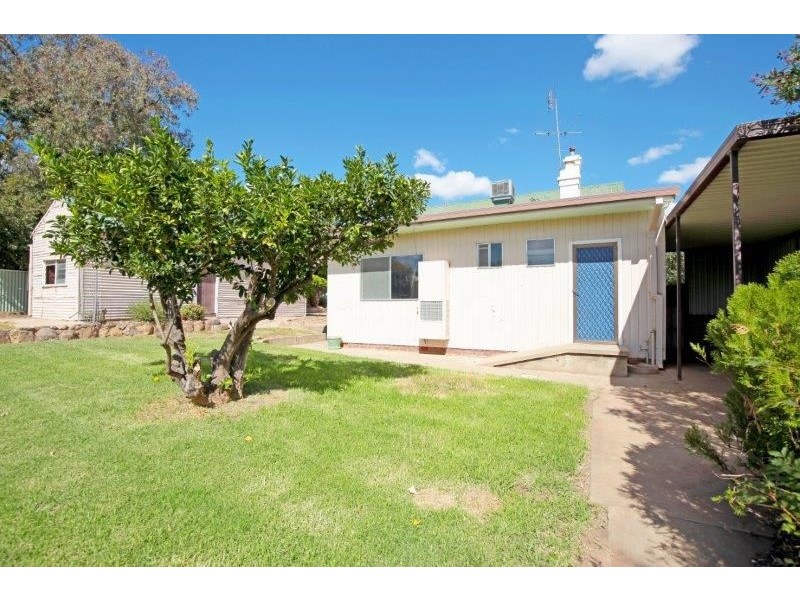 34 William St, Junee NSW 2663