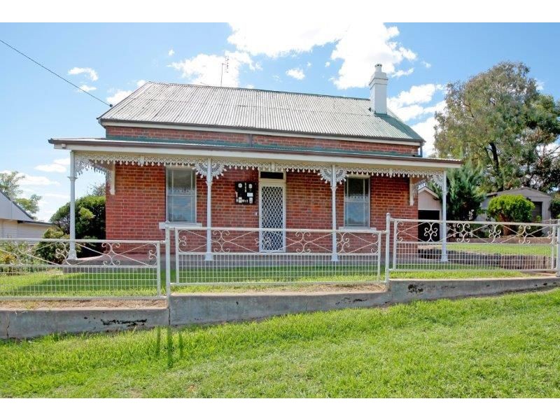 34 William St, Junee NSW 2663