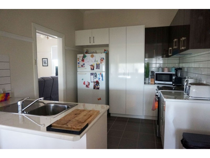 15 Anzac Avenue, Junee NSW 2663