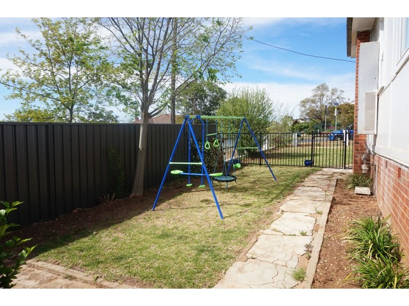 15 Anzac Avenue, Junee NSW 2663