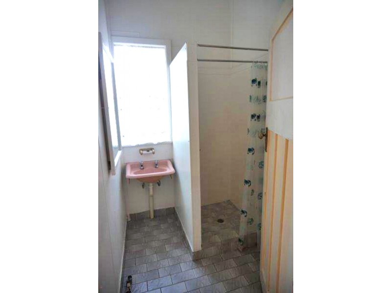 8 Gallipoli Ave, Junee NSW 2663