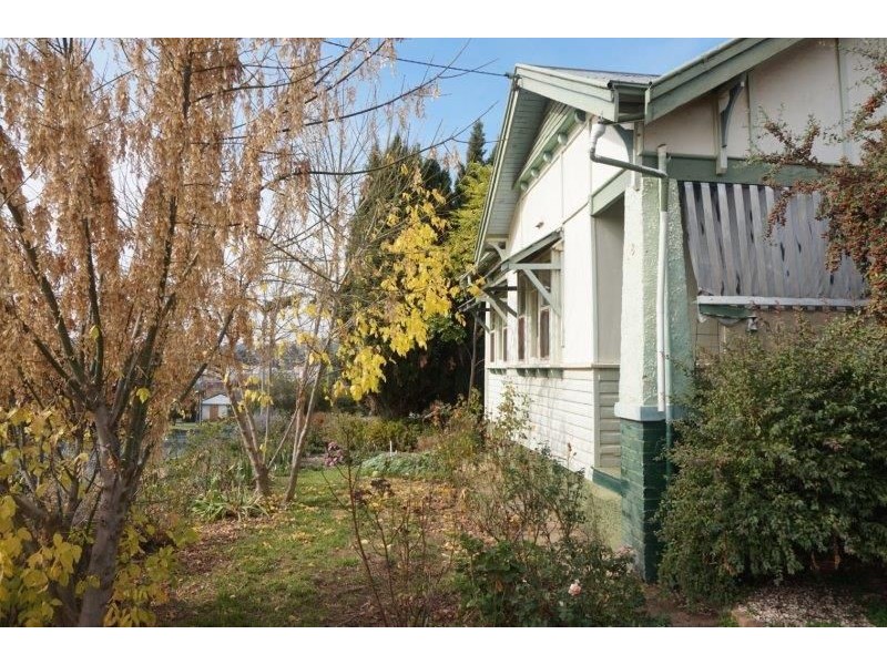 8 Gallipoli Ave, Junee NSW 2663