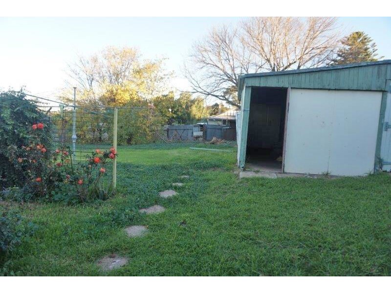 8 Gallipoli Ave, Junee NSW 2663