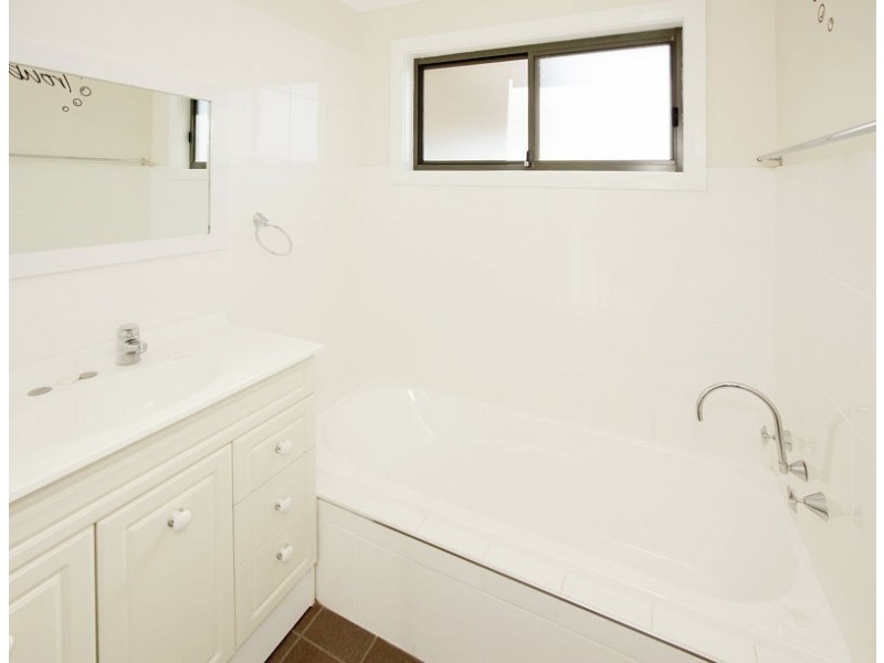 27 Percy St, Junee NSW 2663