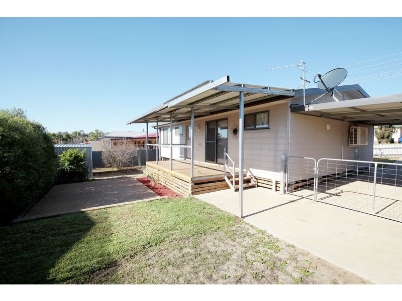 27 Percy St, Junee NSW 2663