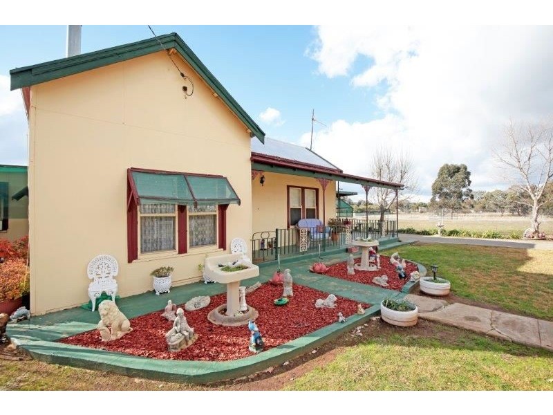 32 Broad St, Old Junee NSW 2652