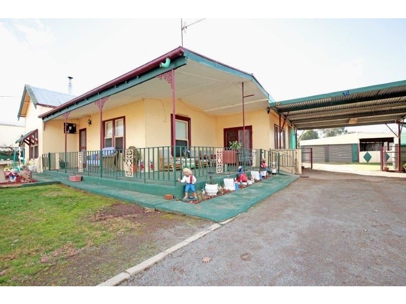 32 Broad St, Old Junee NSW 2652