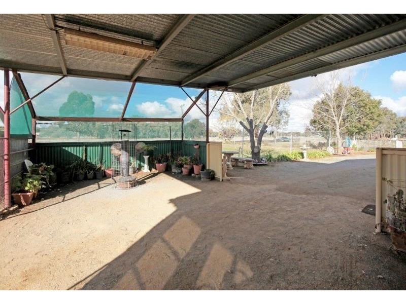 32 Broad St, Old Junee NSW 2652