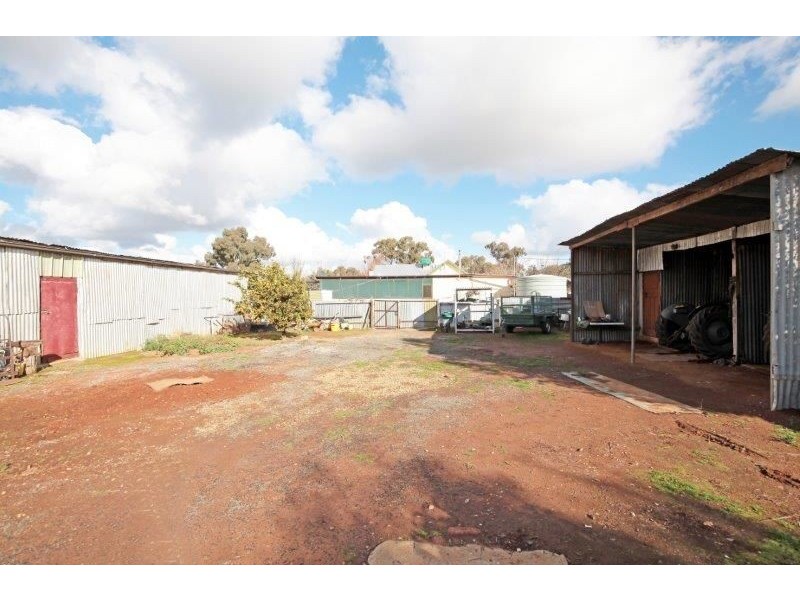 32 Broad St, Old Junee NSW 2652