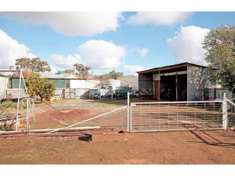 32 Broad St, Old Junee NSW 2652