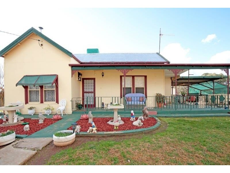 32 Broad St, Old Junee NSW 2652