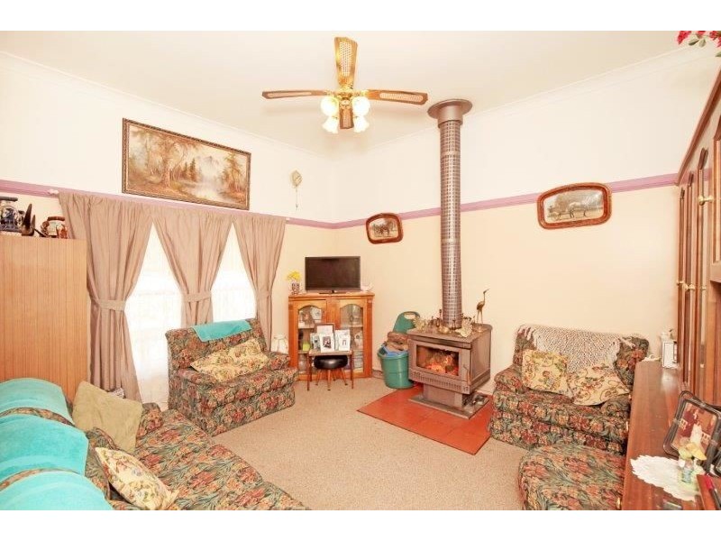 32 Broad St, Old Junee NSW 2652