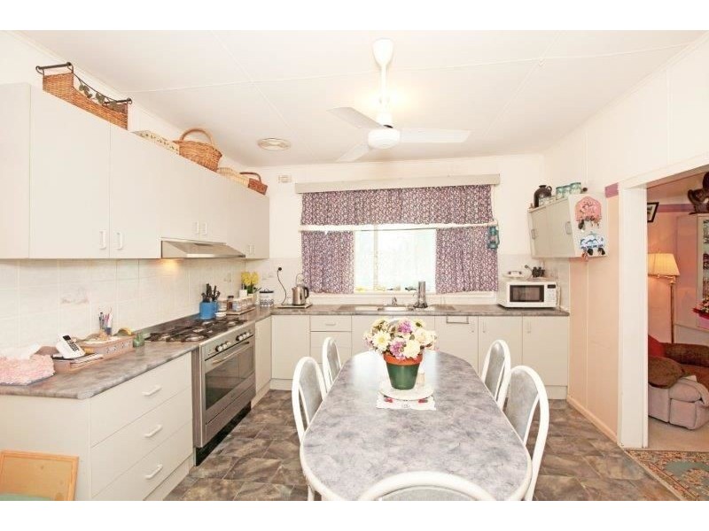 32 Broad St, Old Junee NSW 2652