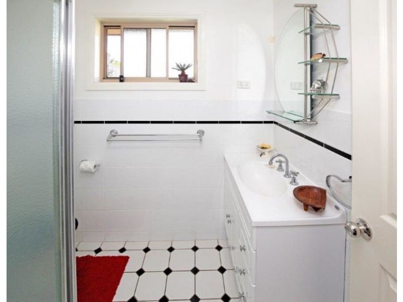 28 Ducker Street, Junee NSW 2663