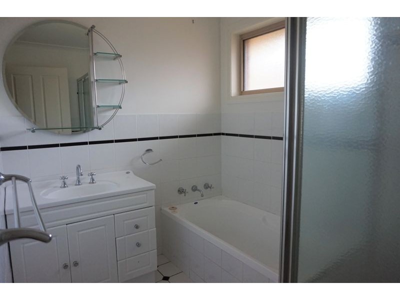 28 Ducker Street, Junee NSW 2663