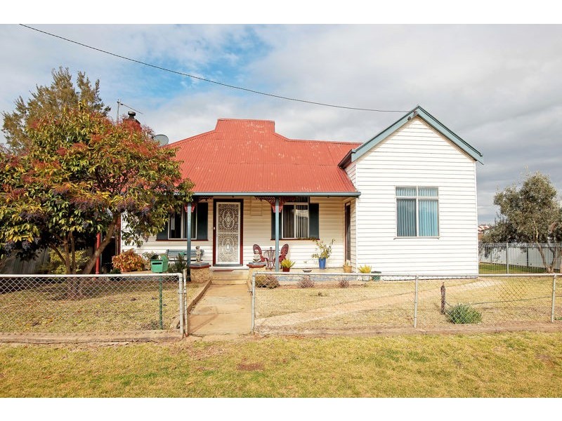 38 Regent Street, Junee NSW 2663