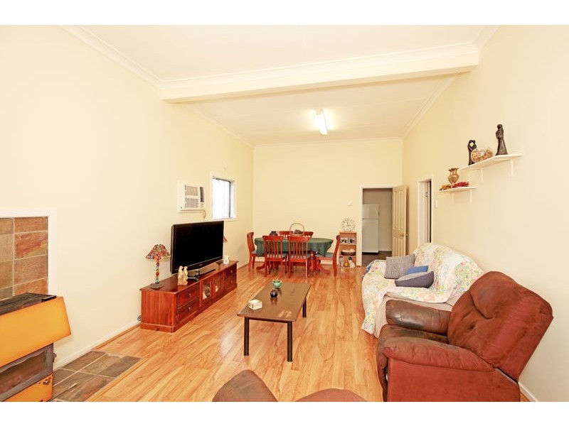 38 Regent Street, Junee NSW 2663