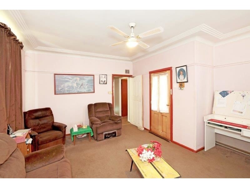 17 Anzac Ave, Junee NSW 2663