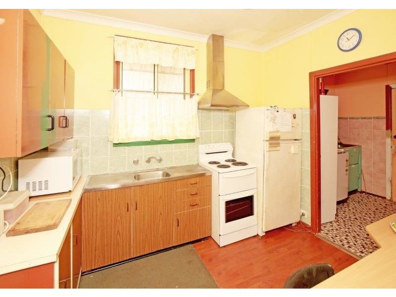 17 Anzac Ave, Junee NSW 2663