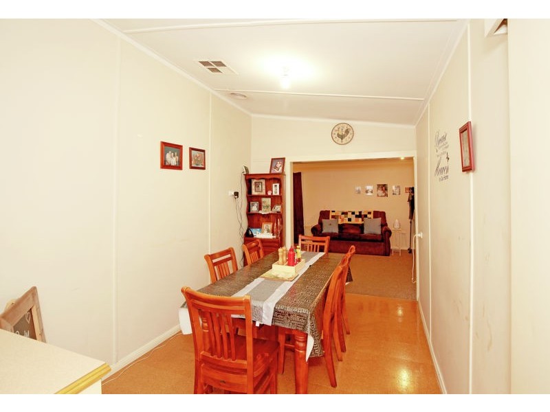 14 George Street, Junee NSW 2663