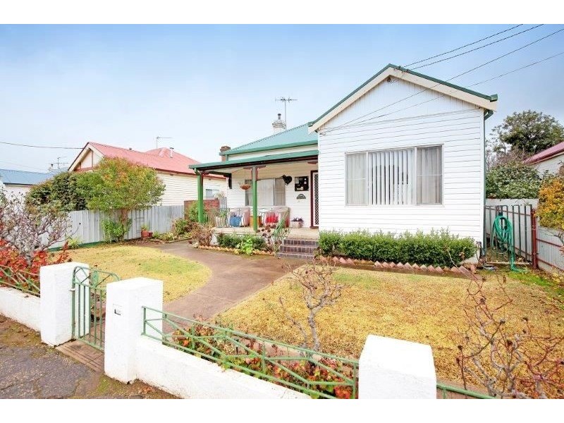 16 Elizabeth Street, Junee NSW 2663