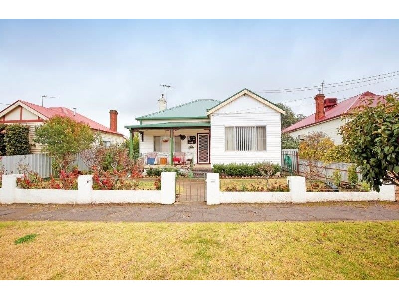 16 Elizabeth Street, Junee NSW 2663
