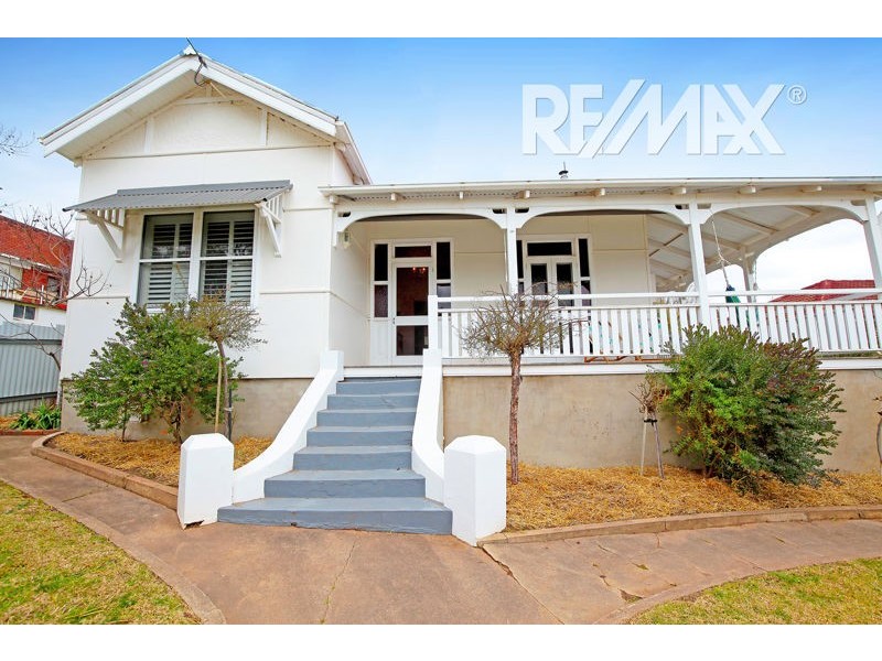 54 Commins St, Junee NSW 2663