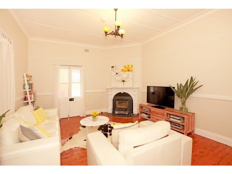 54 Commins St, Junee NSW 2663