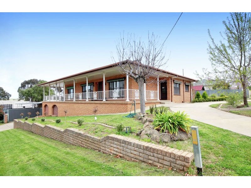 39 Bolton St, Junee NSW 2663