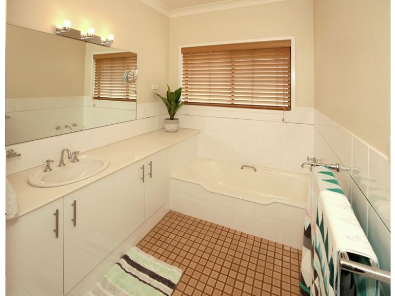 39 Bolton St, Junee NSW 2663