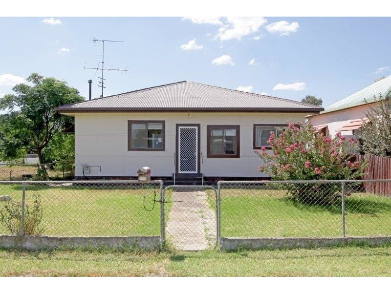 10 Fitzroy St, Junee NSW 2663